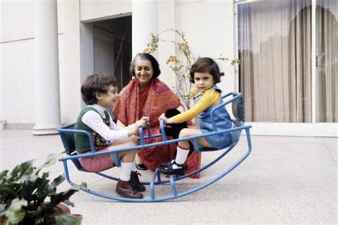 priyanka gandhi childhood photos